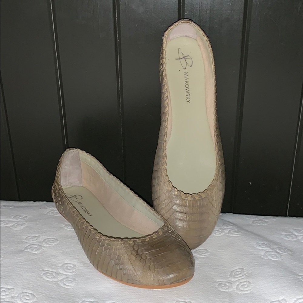 Taupe Flats EUC